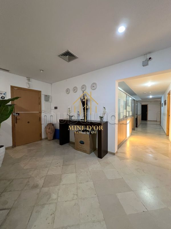 Bureau spacieux à Charguia 1