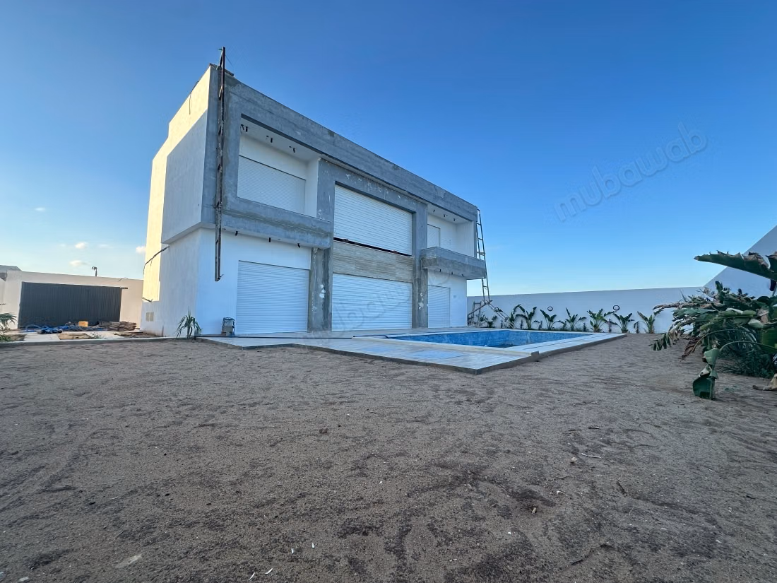 Una villa affascinante in stile moderno