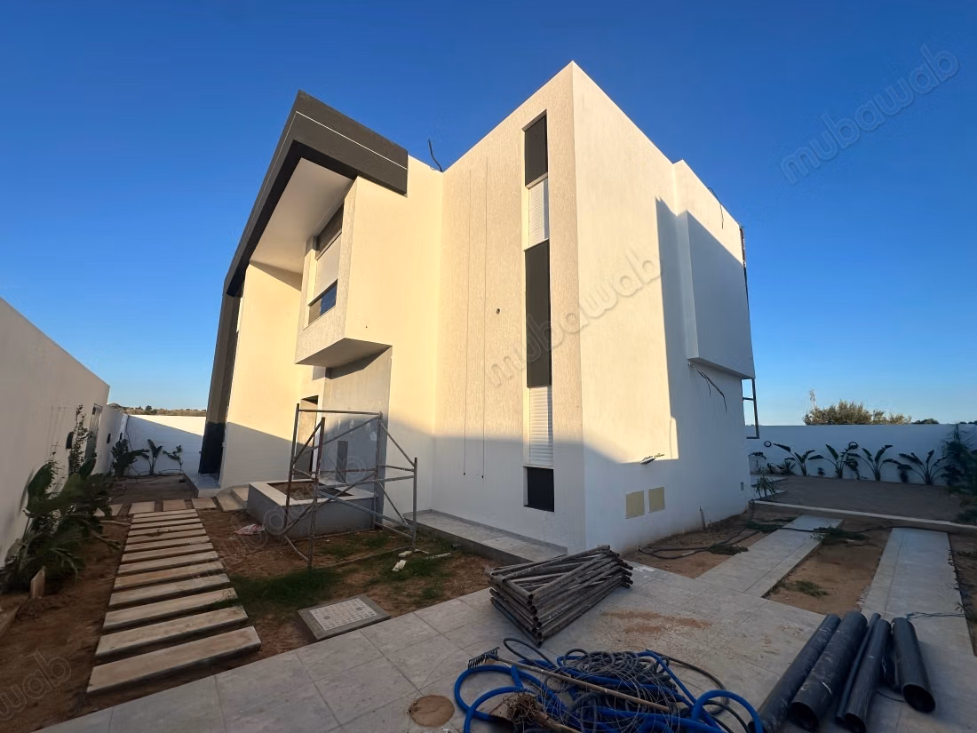 Una villa affascinante in stile moderno