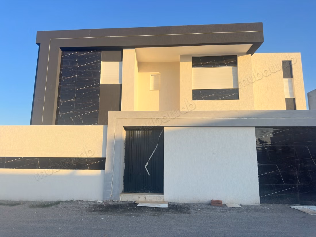 Una villa affascinante in stile moderno