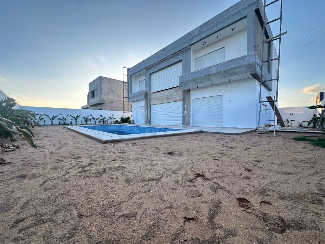 Una villa affascinante in stile moderno
