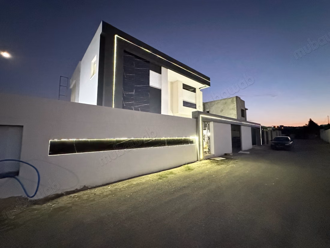 Una villa affascinante in stile moderno