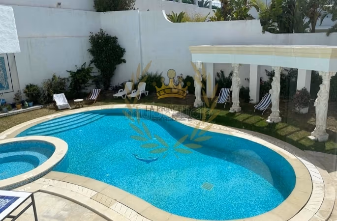 Location villa de haut standing à Sidi Bousaid. 7 chambres agréables. Chauffage centralisé