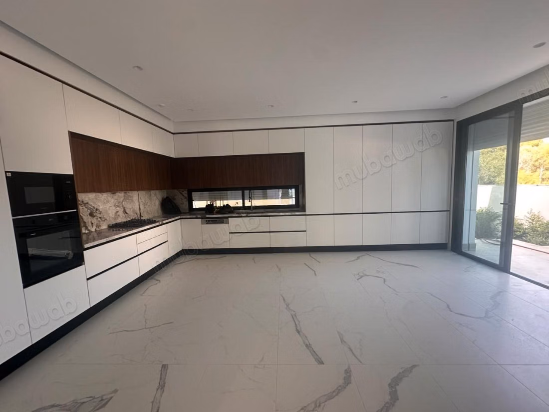Appartamento arredato con piscina