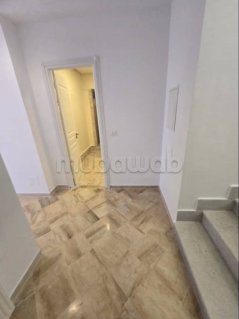 Triplex con vista mare in affitto a Marsa