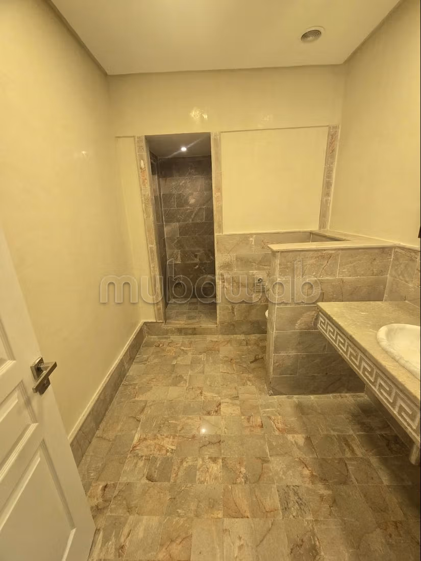 Triplex con vista mare in affitto a Marsa