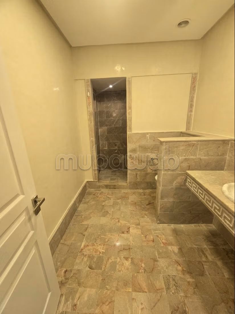 Triplex con vista mare in affitto a Marsa