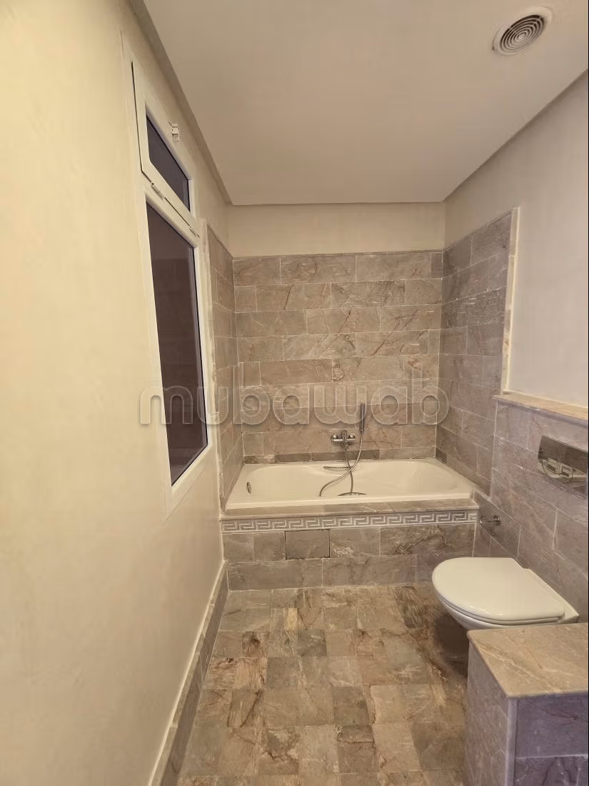 Triplex con vista mare in affitto a Marsa
