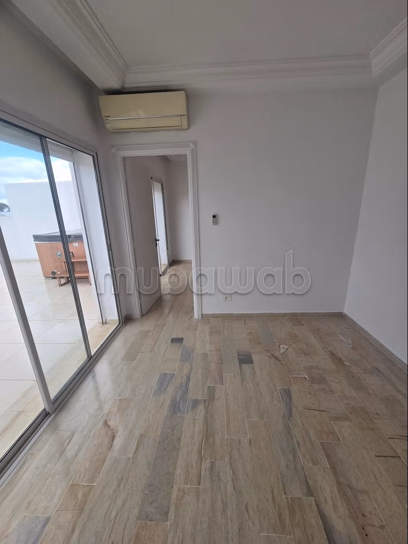 Triplex con vista mare in affitto a Marsa