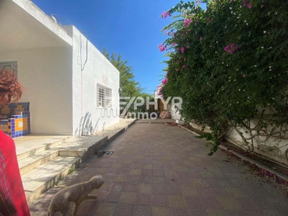 A vendre villa de plain pied à la Soukra