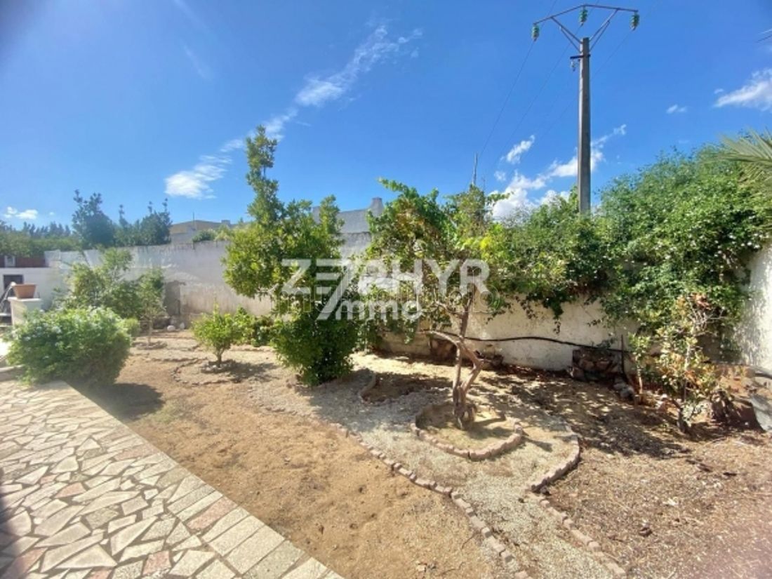A vendre villa de plain pied à la Soukra