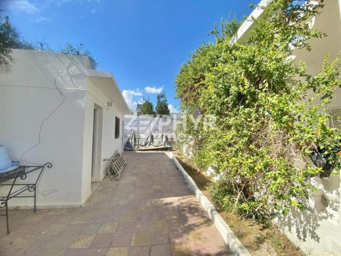 A vendre villa de plain pied à la Soukra