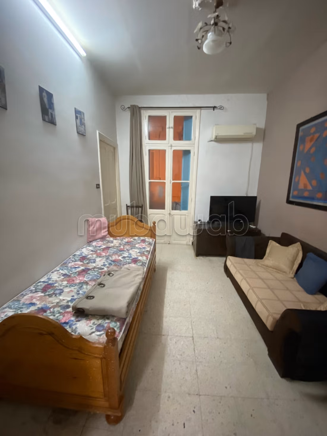 Appartement à vendre à Bab Bhar. 4 chambres agréables. Antenne parabolique