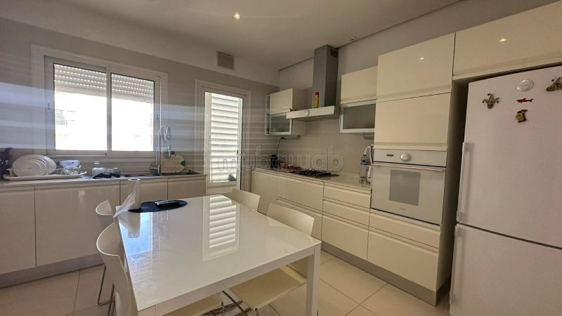 À vendre S2 meublé avec place de parking au Lac 2