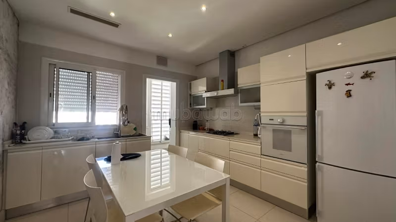 À vendre S2 meublé avec place de parking au Lac 2