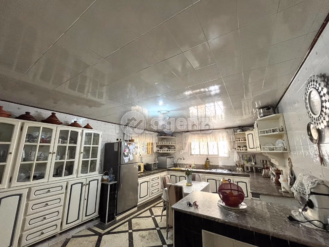 Villa te koop 552 m², 8 kamers Administratief Tanger