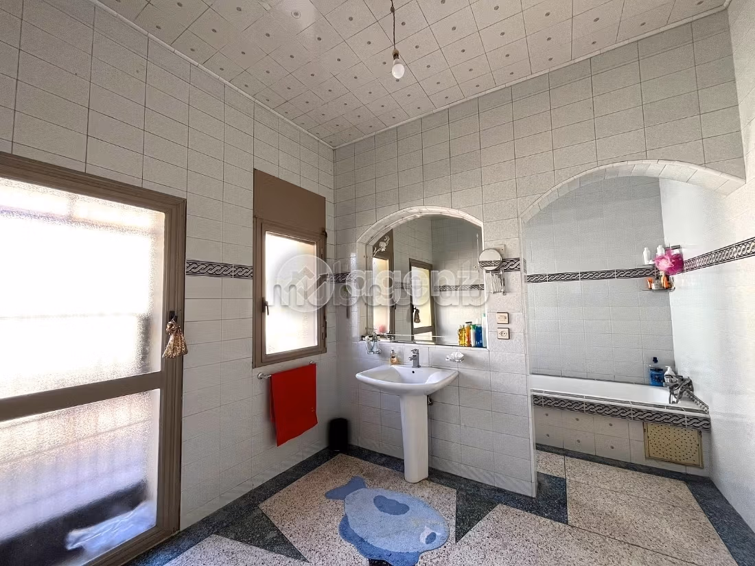 Villa te koop 552 m², 8 kamers Administratief Tanger