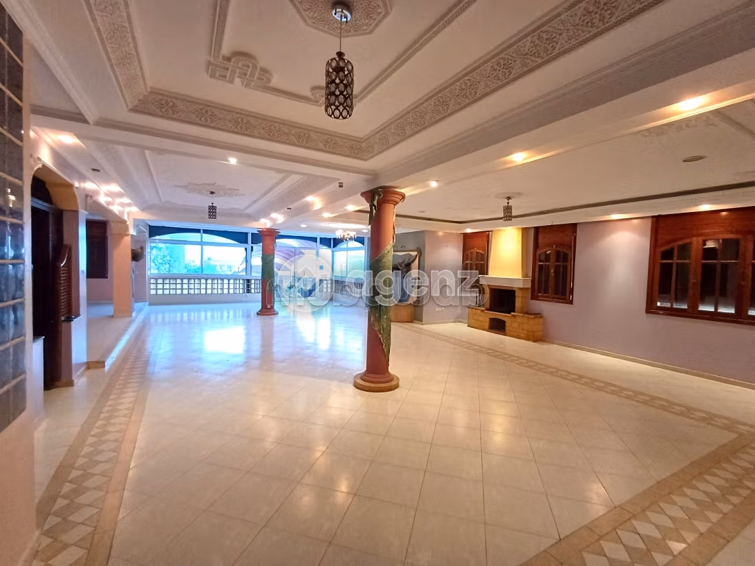 Villa à vendre 1 761 m², 9 chambres Route d'Azzemmour Dar Bouazza