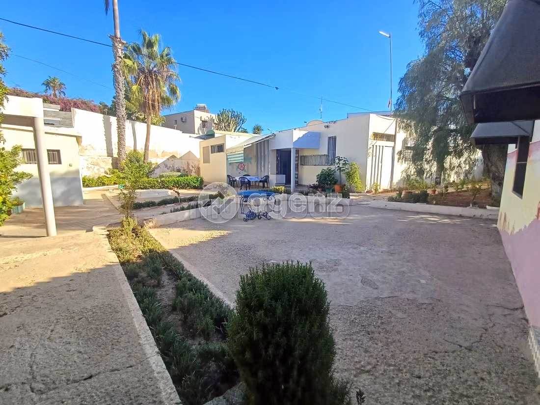 Villa à vendre 877 m², 5 chambres Cité Suisse Agadir