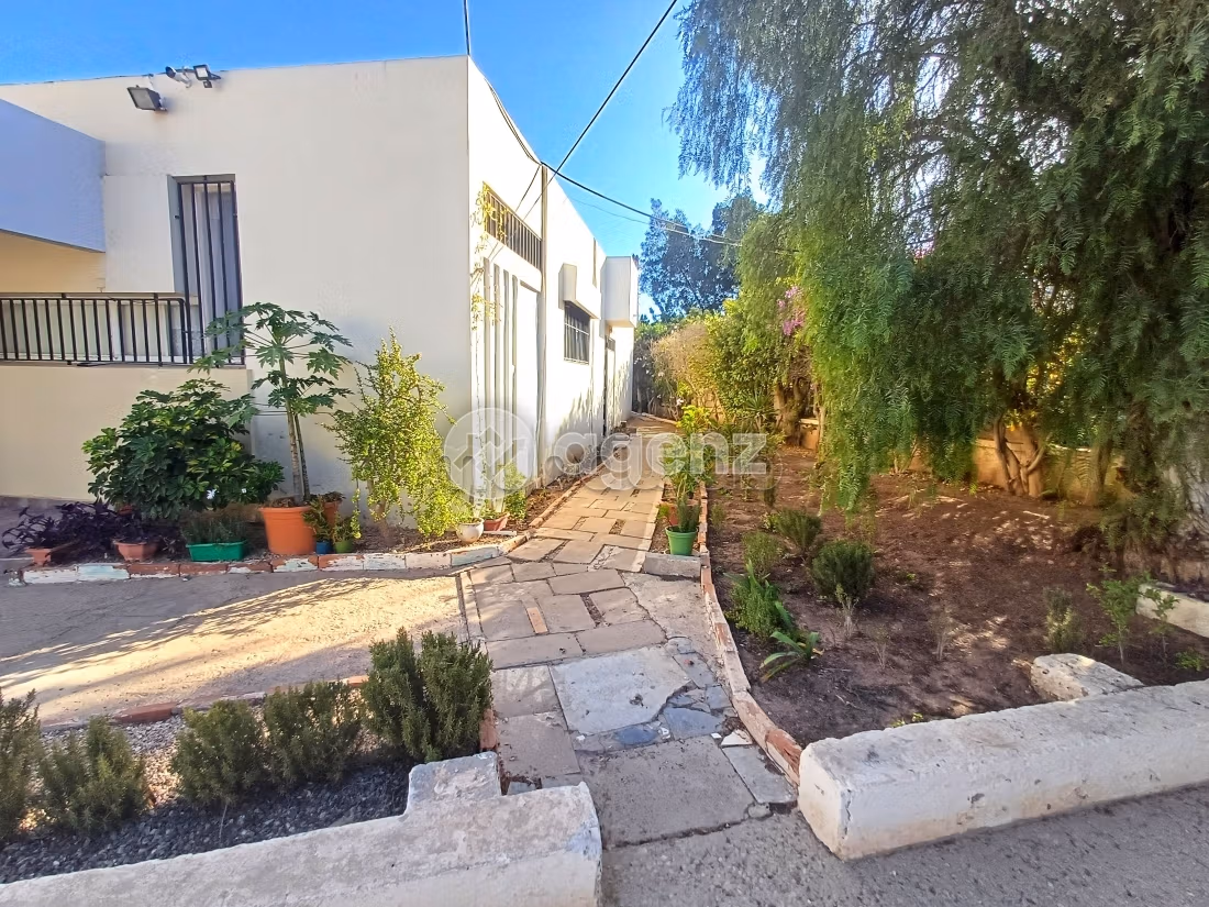 Villa à vendre 877 m², 5 chambres Cité Suisse Agadir
