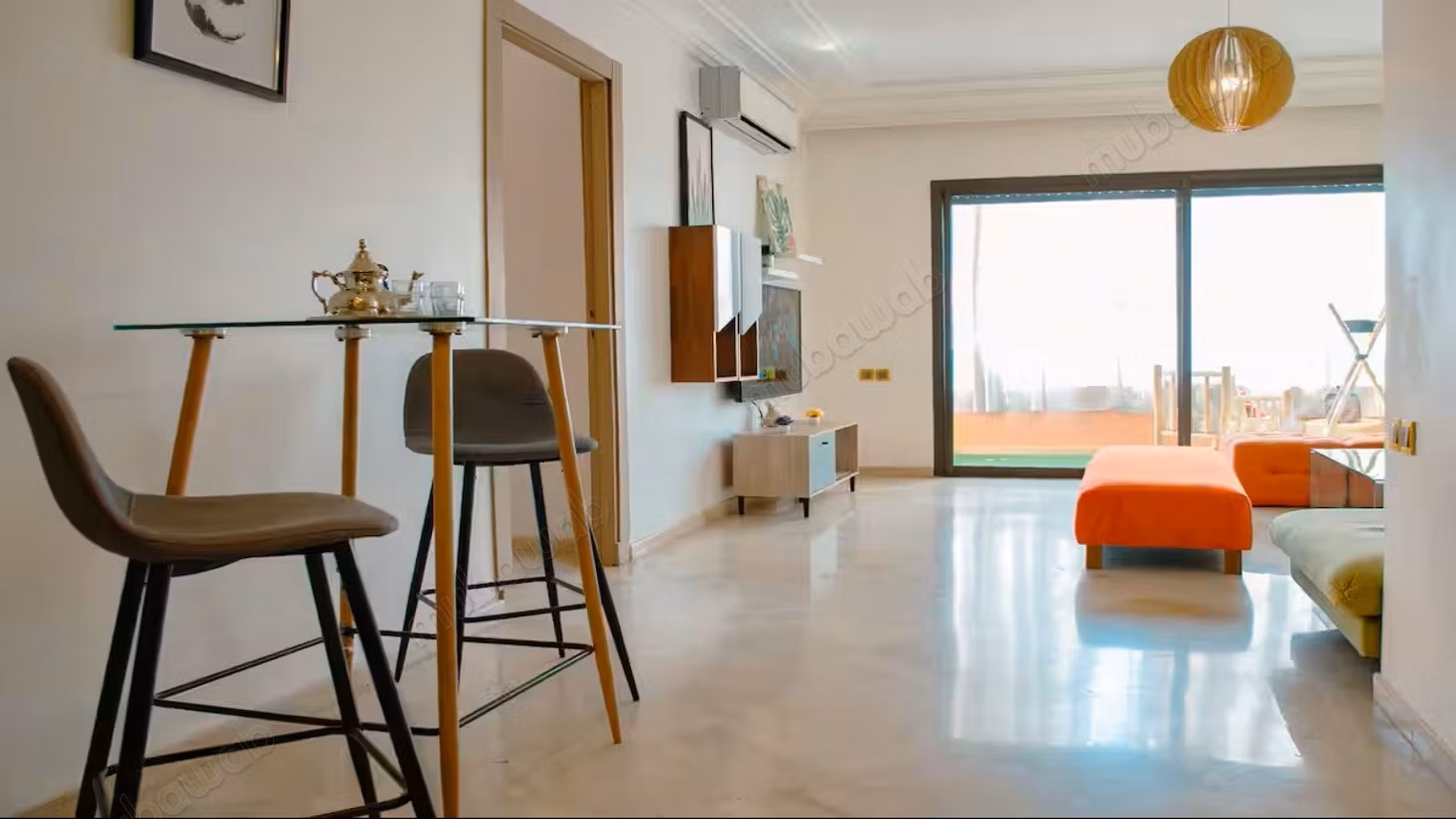 Grande studio con terrazza in affitto