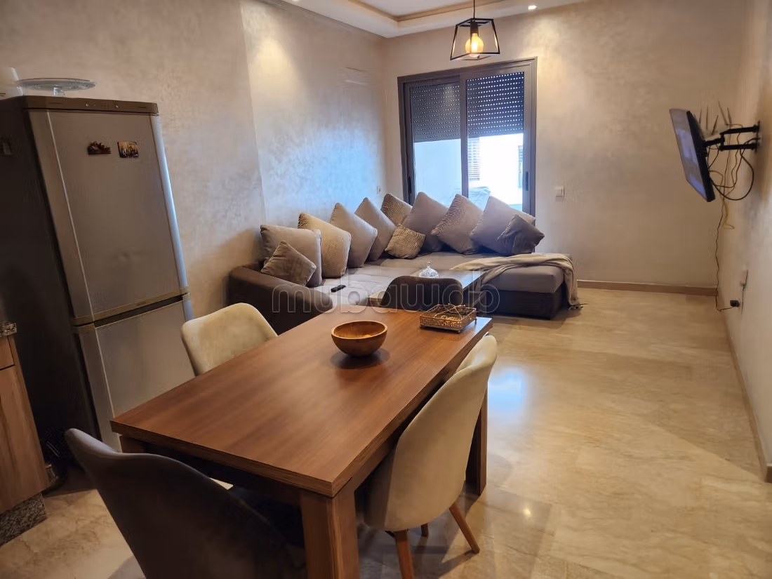 Superbe appartement à louer/ meublé à Belvédère. Superficie 50 m². Terrasse et ascenseur