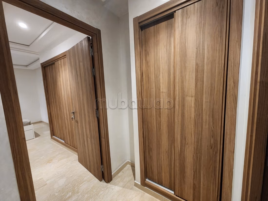 Superbe appartement à louer/ meublé à Belvédère. Superficie 50 m². Terrasse et ascenseur — 4