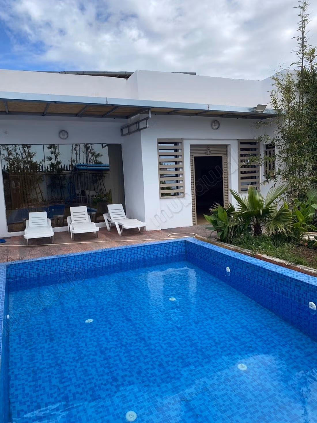 Location villa de haut standing à Route Nationale Assilah.
Superficie 150 m².
Meublé