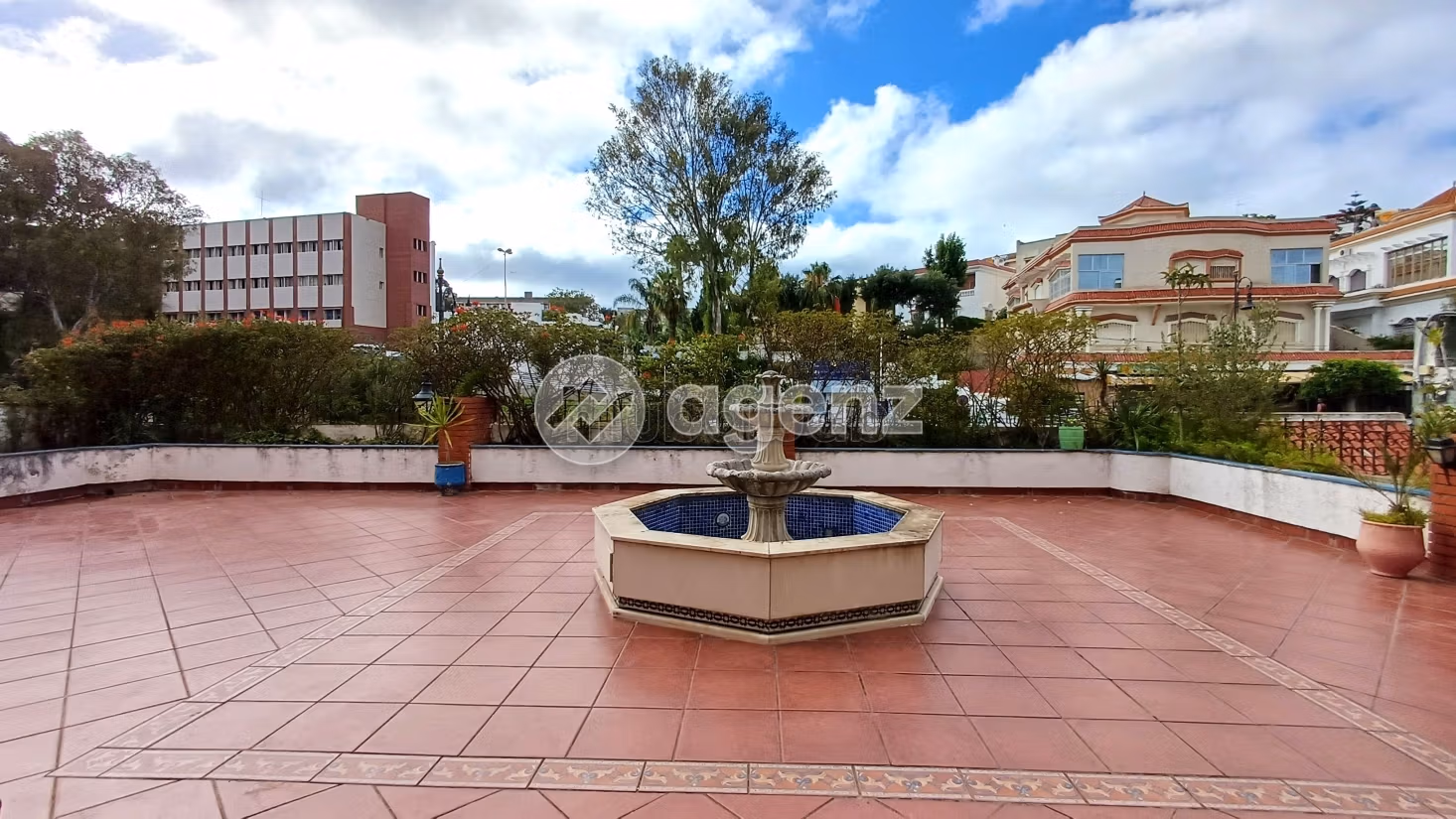 Villa à vendre 689 m², 10 chambres Al Mandar Al Jamil Tanger