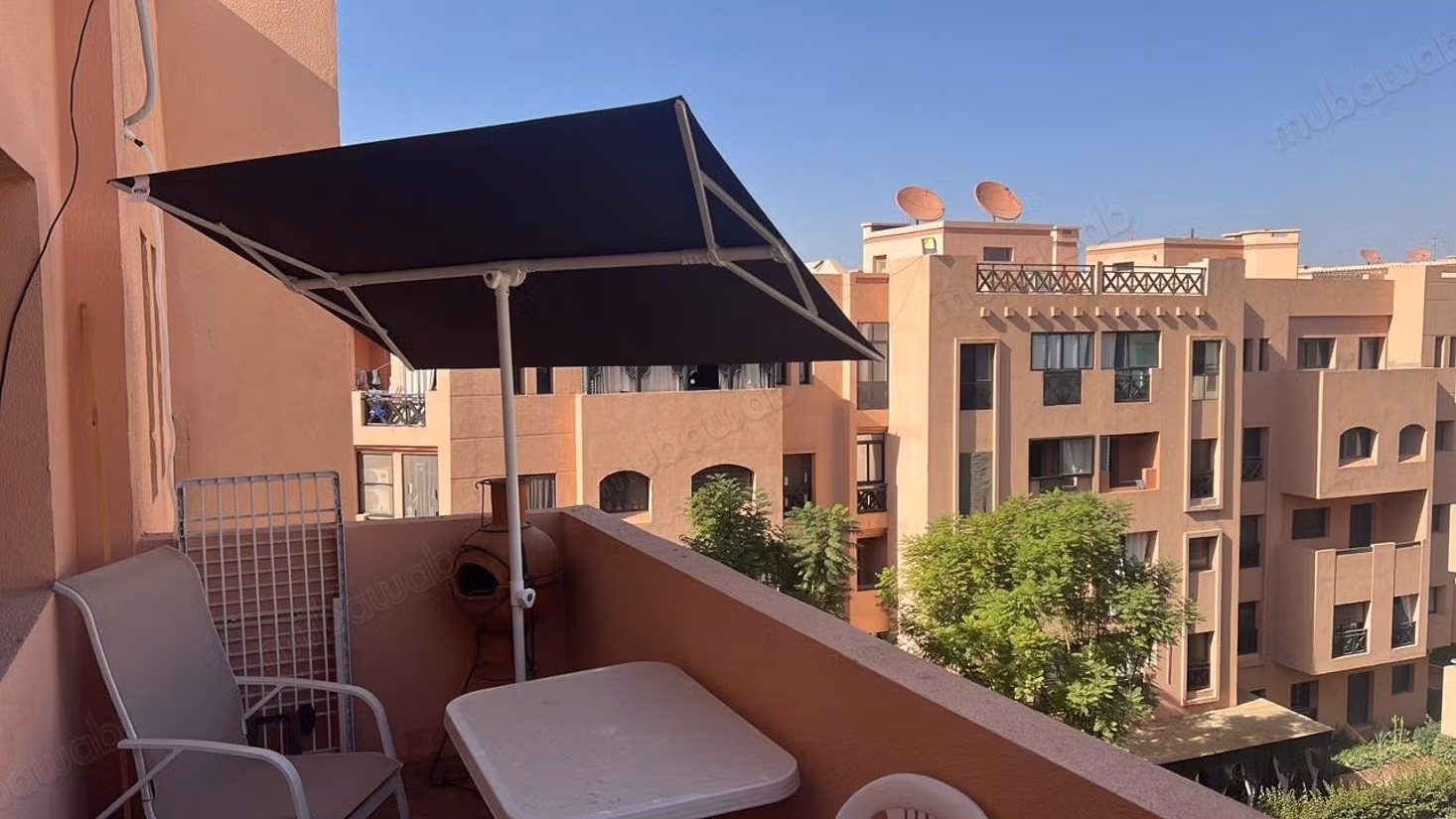 Gemeubileerd appartement met 2 slaapkamers en terras
Residentie met zwembad