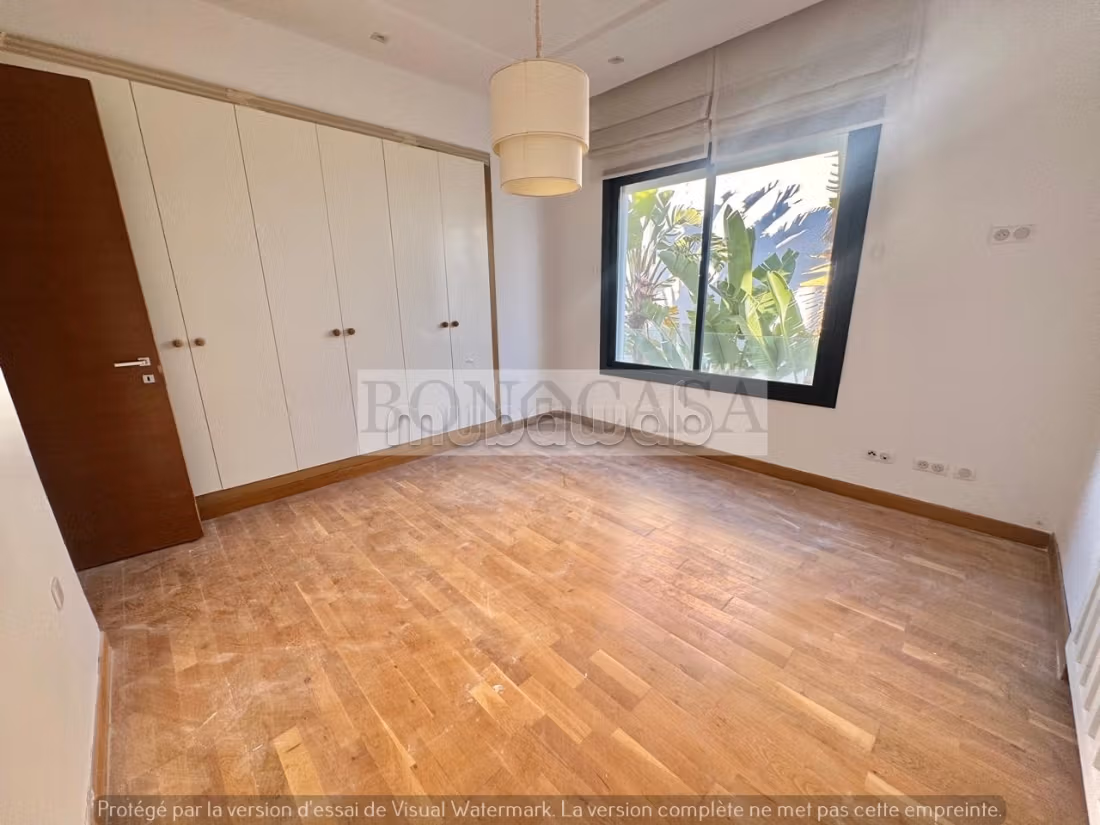 Villa S4 vuota con piscina e giardino in affitto a Gammarth