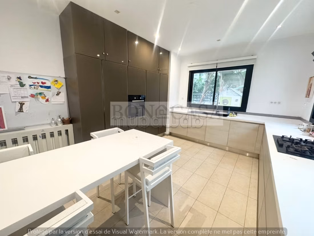 Villa S4 vuota con piscina e giardino in affitto a Gammarth