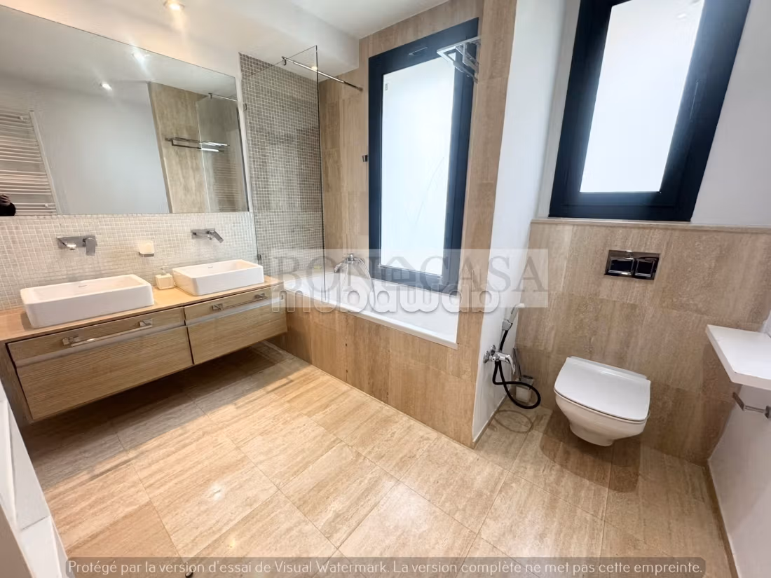 Villa S4 vuota con piscina e giardino in affitto a Gammarth