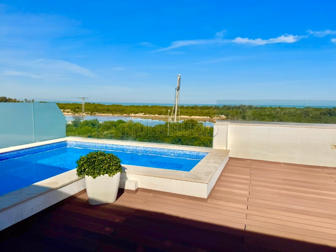 Villa S4 vuota con piscina e giardino in affitto a Gammarth