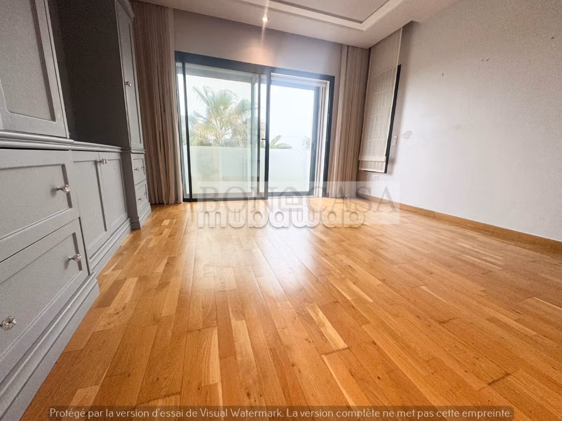 Villa S4 vuota con piscina e giardino in affitto a Gammarth