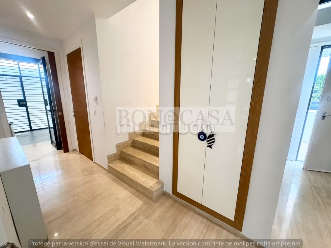 Villa S4 vuota con piscina e giardino in affitto a Gammarth