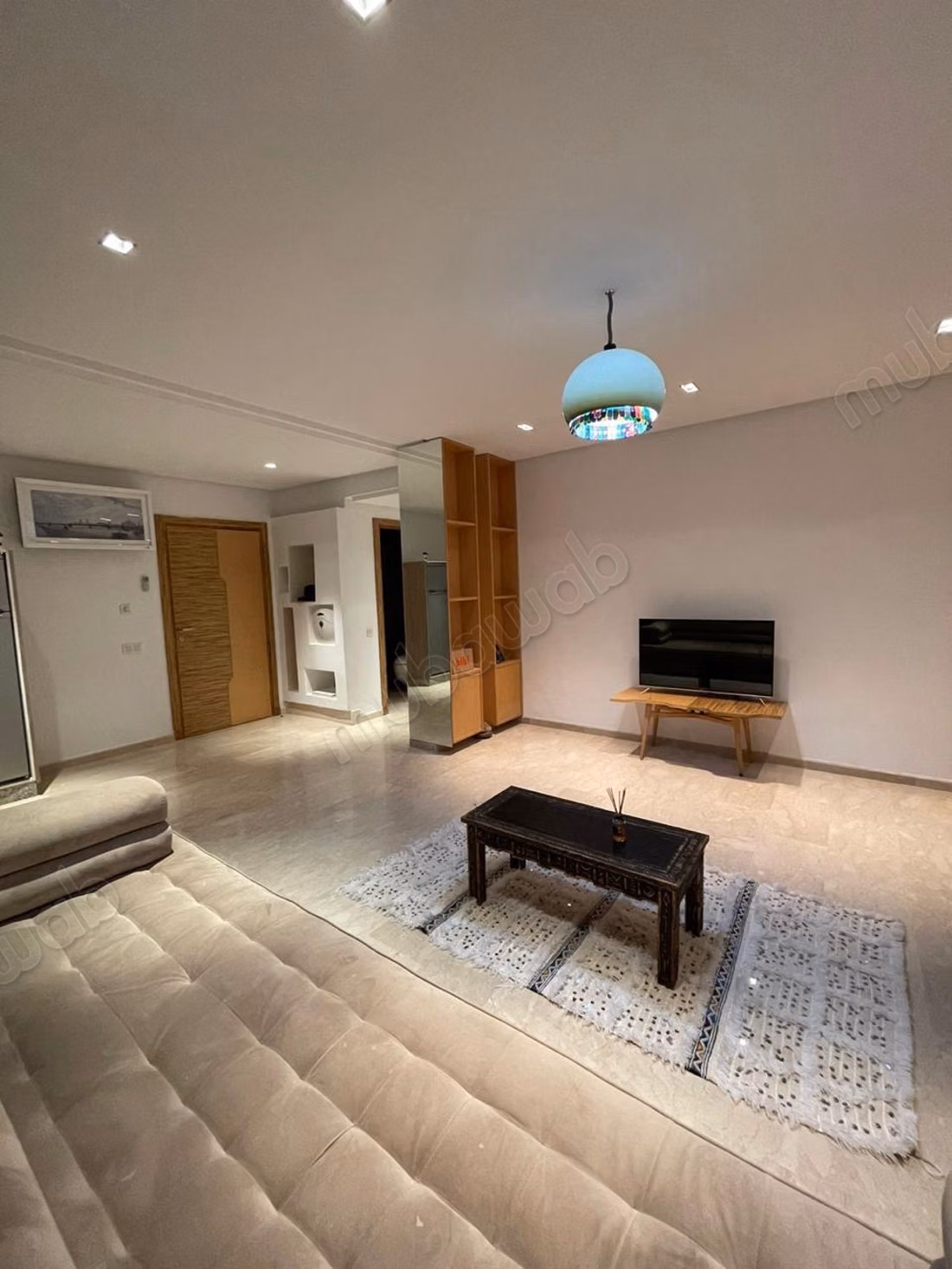 Très bel appartement en location à Hivernage.
Surface totale 100 m².
Meublé