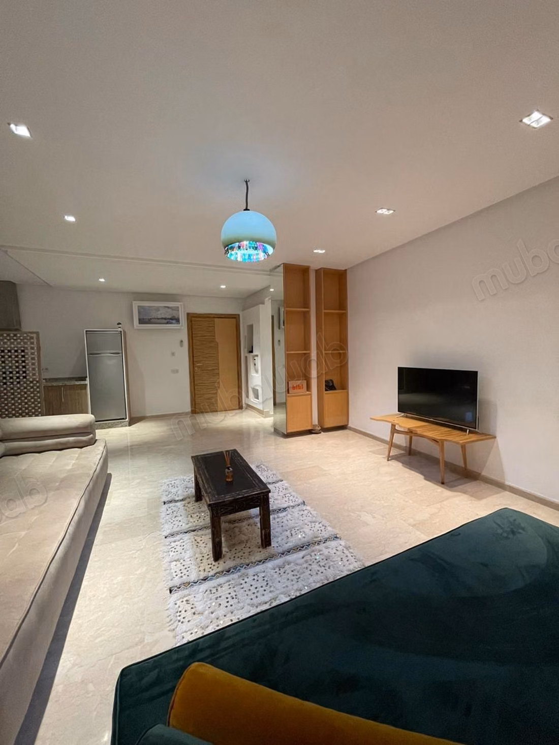 Très bel appartement en location à Hivernage.
Surface totale 100 m².
Meublé