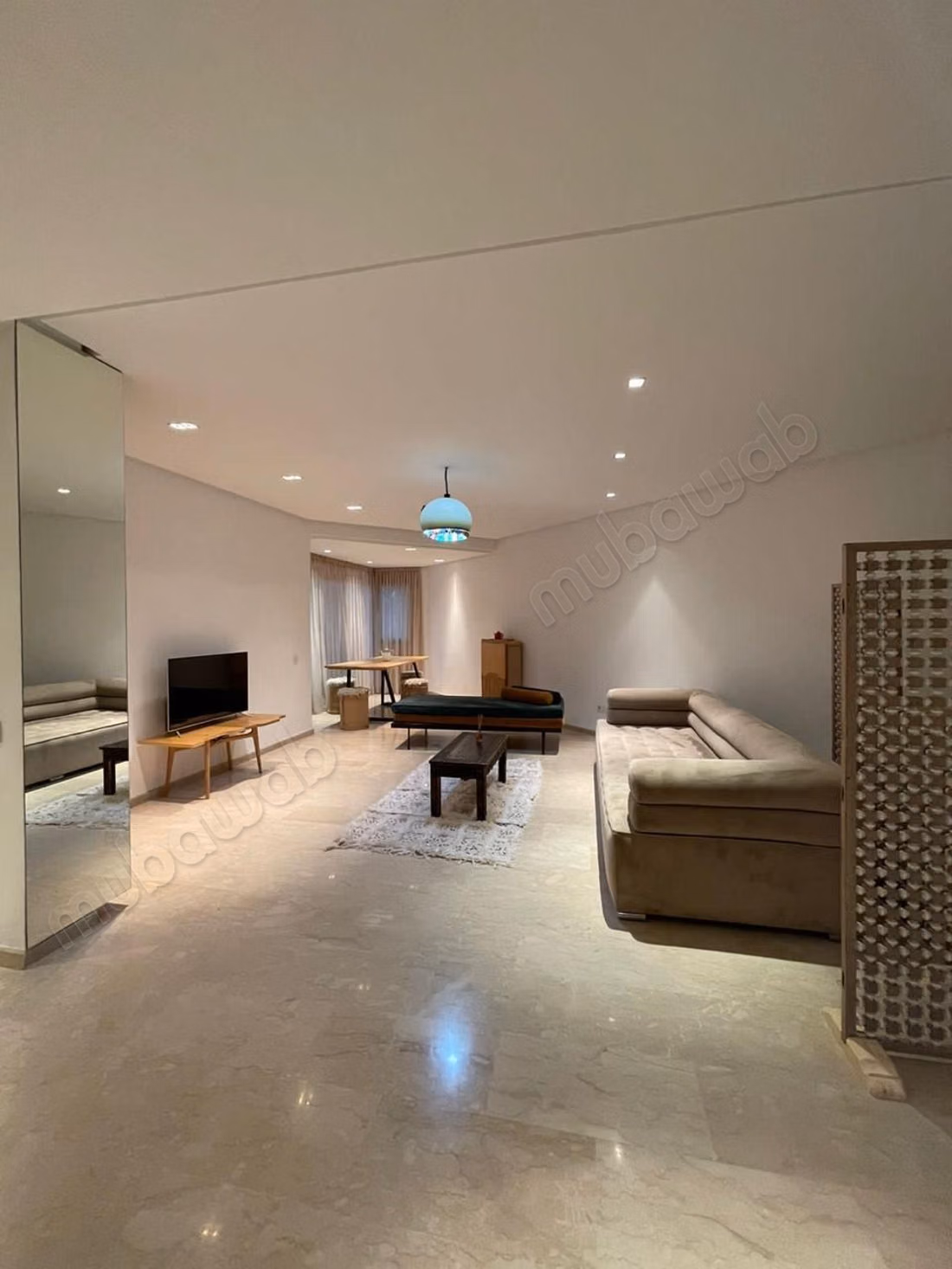 Très bel appartement en location à Hivernage.
Surface totale 100 m².
Meublé