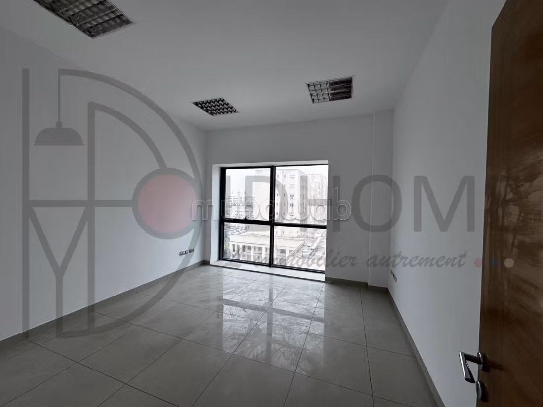 Un lumineux bureau de 158m² avec vue dégagée
