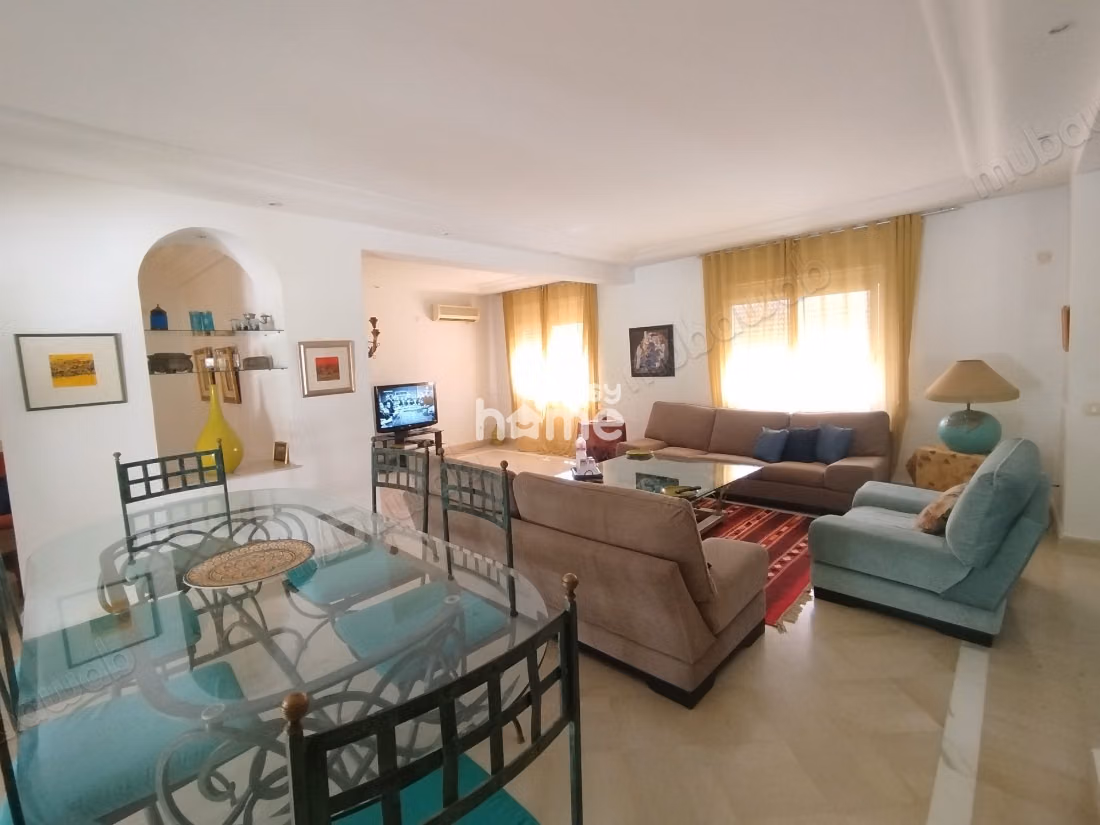 Villa meublée de 250m² sur un terrain de 598m²