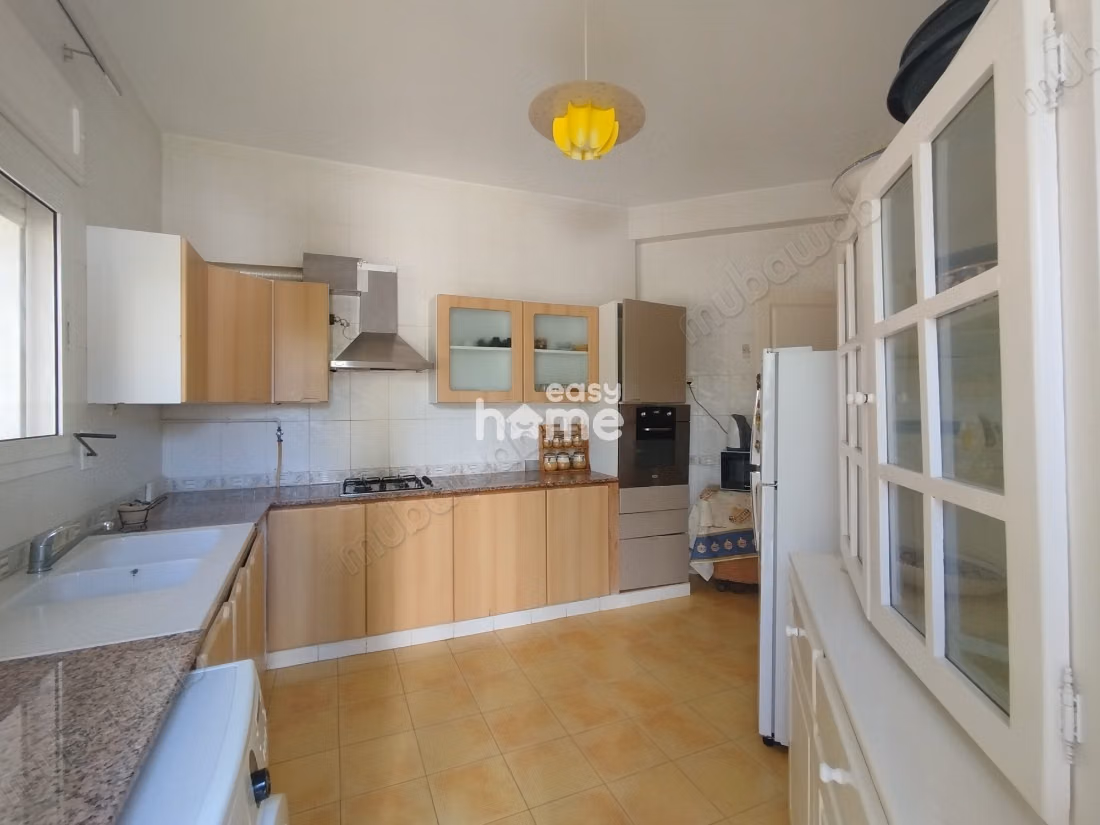 Villa meublée de 250m² sur un terrain de 598m²