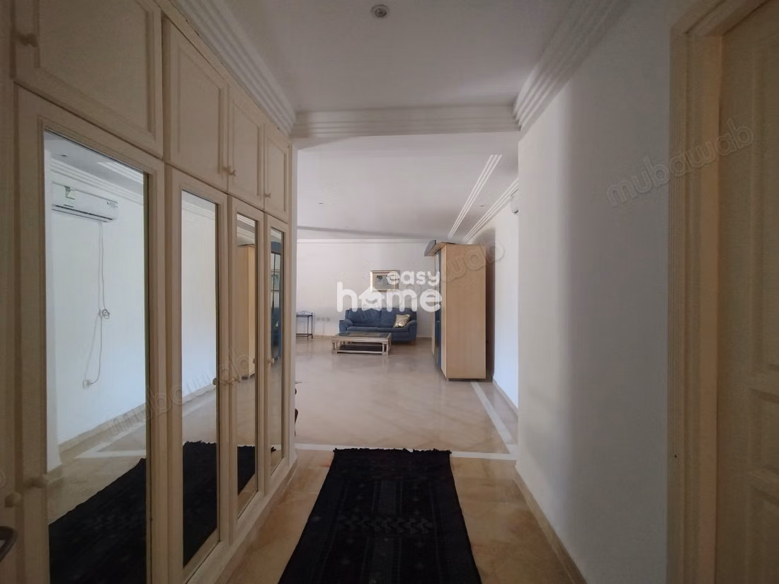 Villa meublée de 250m² sur un terrain de 598m²