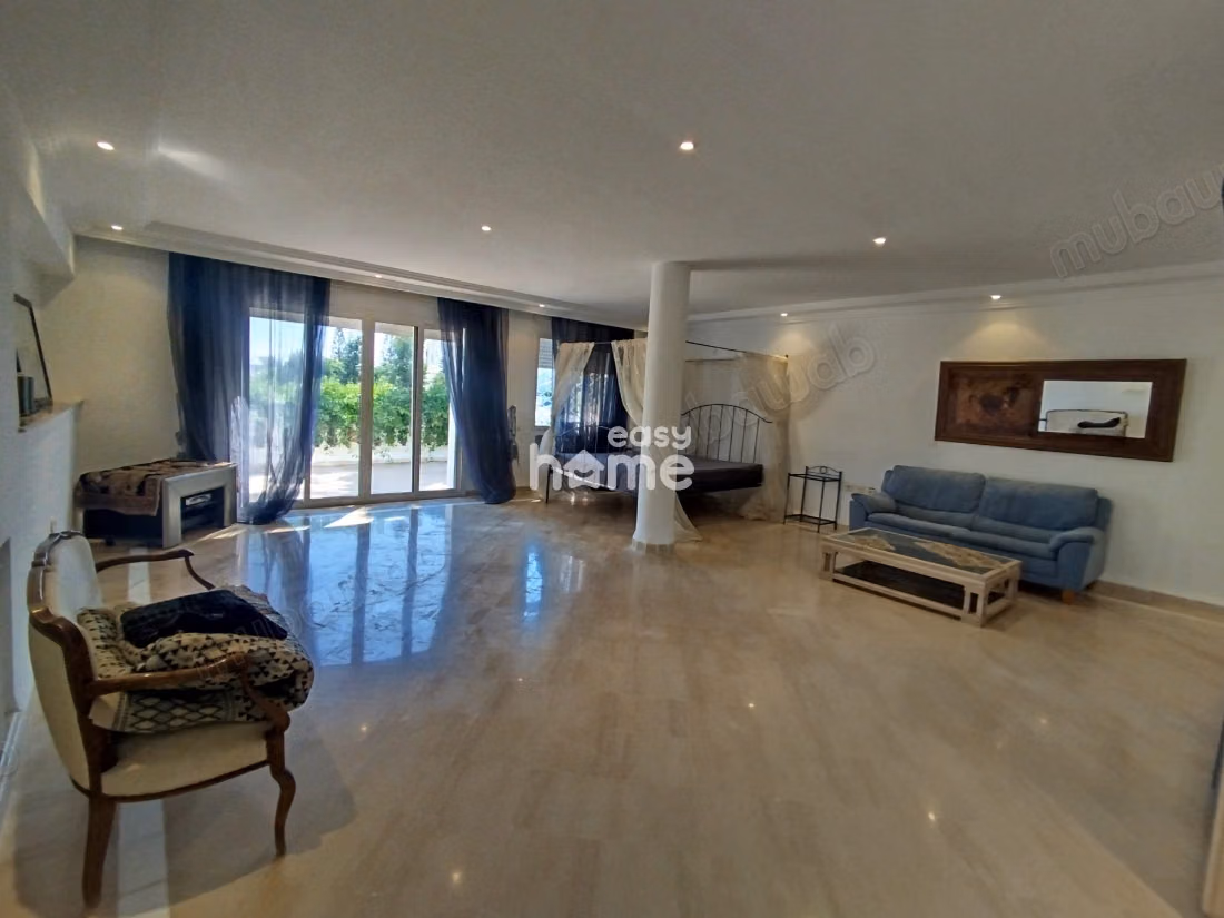 Villa meublée de 250m² sur un terrain de 598m²