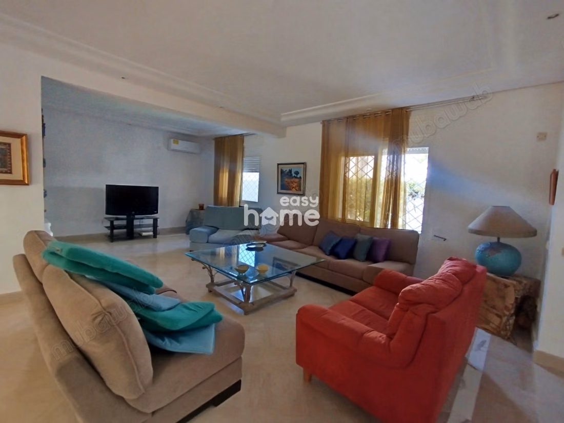 Villa meublée de 250m² sur un terrain de 598m²