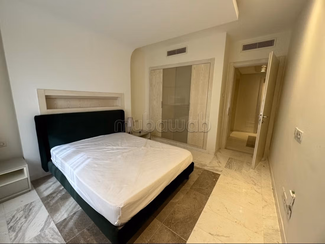 Rent an apartment in Les Berges Du Lac 2.2 beautiful rooms. Ample storage space