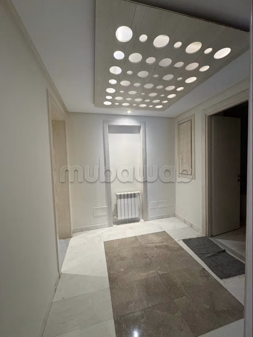 Rent an apartment in Les Berges Du Lac 2.2 beautiful rooms. Ample storage space