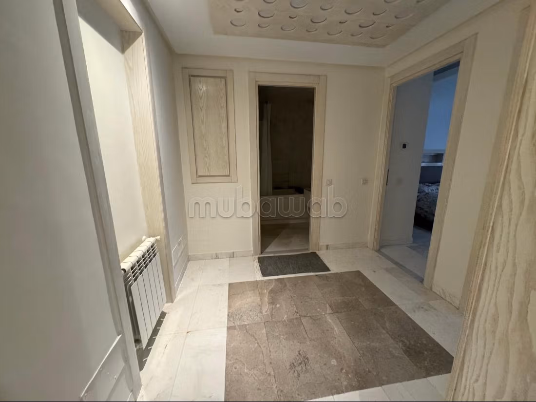 Rent an apartment in Les Berges Du Lac 2.2 beautiful rooms. Ample storage space