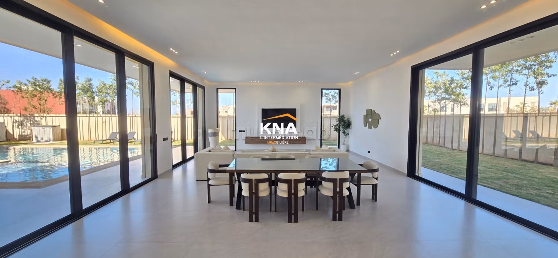 Beautiful contemporary villa brand new with high-end materials