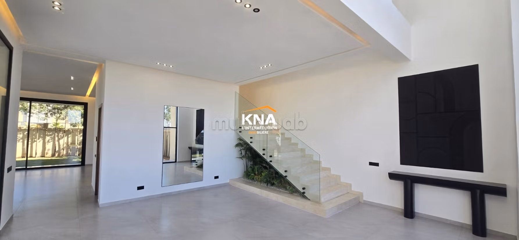 Beautiful contemporary villa brand new with high-end materials